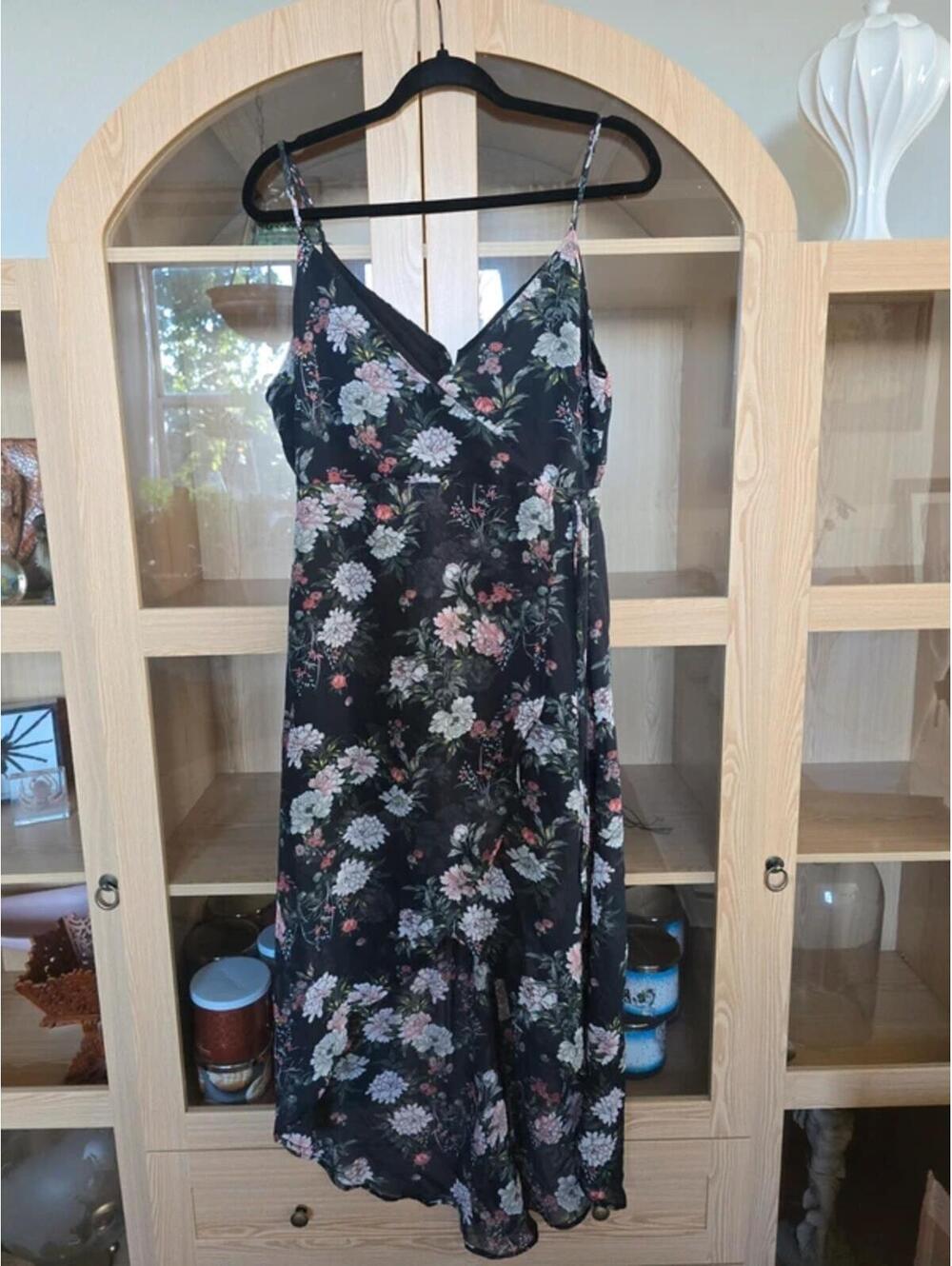 Sale! 3/$10 Mix & Match Any 3 Items Marked $5**High low floral dress wrap front